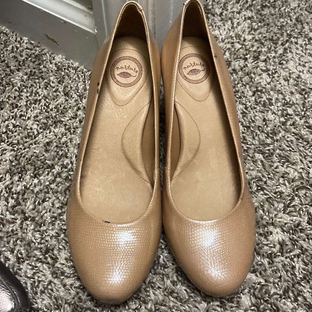 Nurture by Lamaze shoes tan color size 7.5